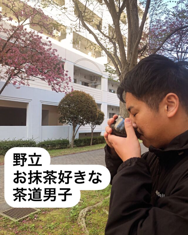 🌸マンションの敷地内で、仲間たちと一緒に野立を楽しみました🌸

茶道体験レッスンを終えた後、外に出て初めての野立に挑戦したのは、茶道男子の方です🌸

これからの彼の活躍がとても楽しみです！